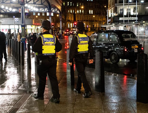 שוטרים בריטים אילוסטרציה (צילום משטרת בריטניה)