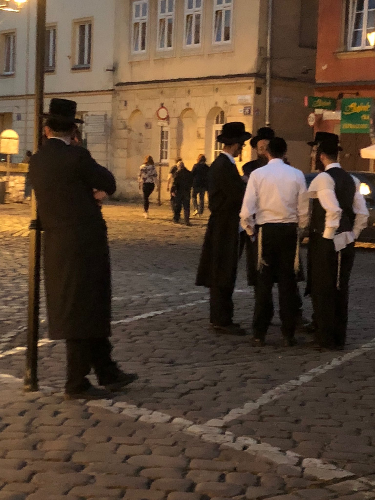 יהודים חרדים בפולין (צילום באדיבות המצלם)